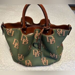 Mid size Dooney and Bourke hand bag.